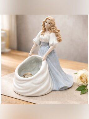 Vintage House of Lloyd 1994 7.5" Porcelain Figurine Lady with a Sack Trinket